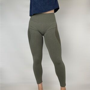 Like new NVGTN Contour Seamless High Waisted Legging Casual Stretchy Gym Size L